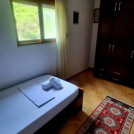 House 2 Gjirokastër