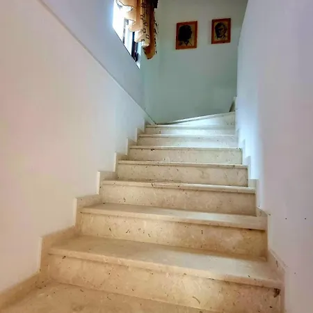 House 2 Affittacamere *