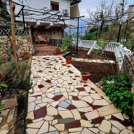House 2 Gjirokastër