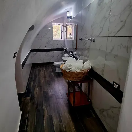 House 2 Gjirokastër
