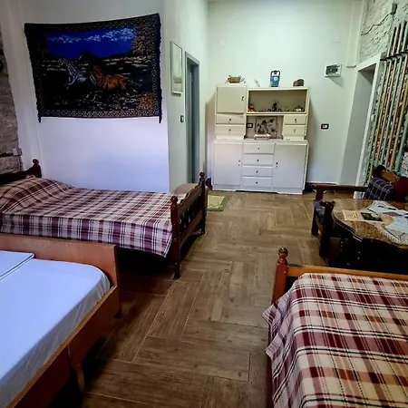 House 2 * Gjirokastër
